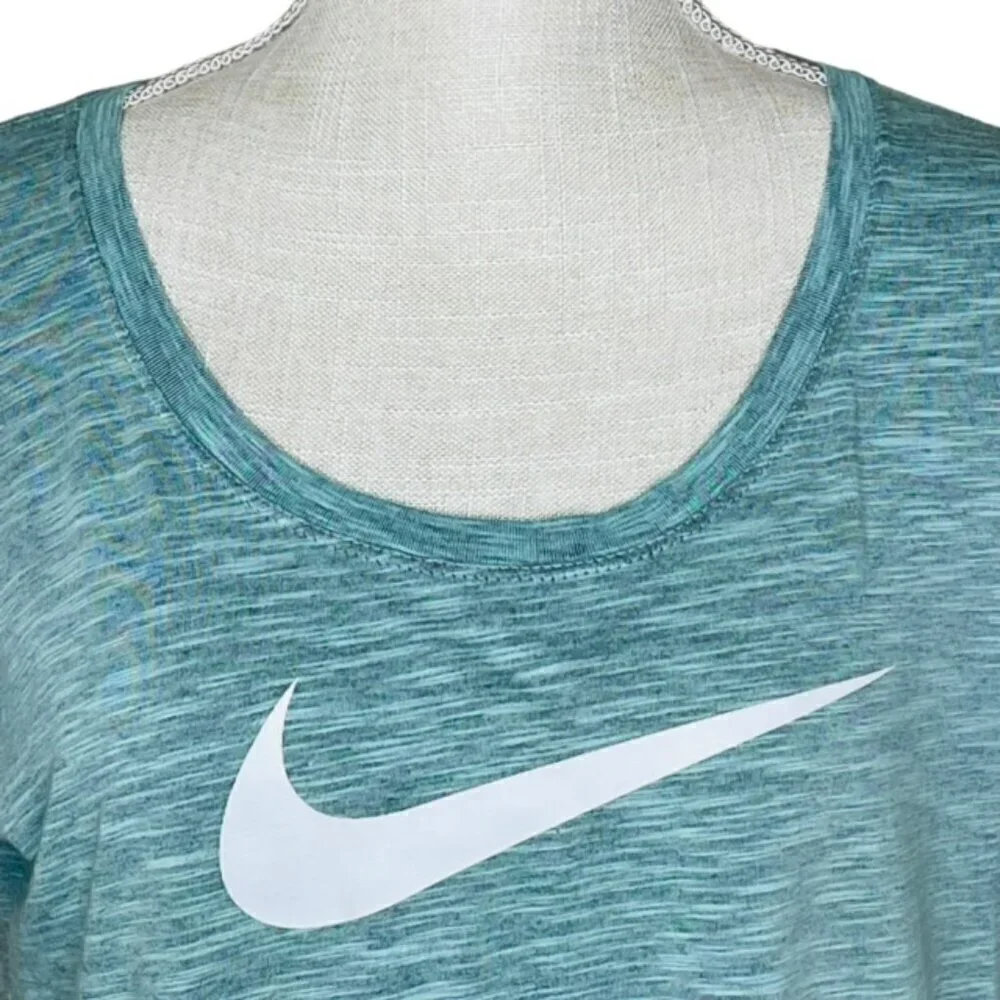 NIKE Dri-FIT Center Swoosh T-Shirt - Size Medium